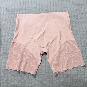 SOMA MEDIUM SHAPE SHORT WITH LACE XXL NWT